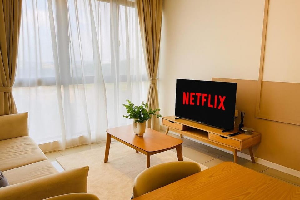 Communal lounge/ TV room, TV and multimedia, Living room, Seating area, Evening entertainment