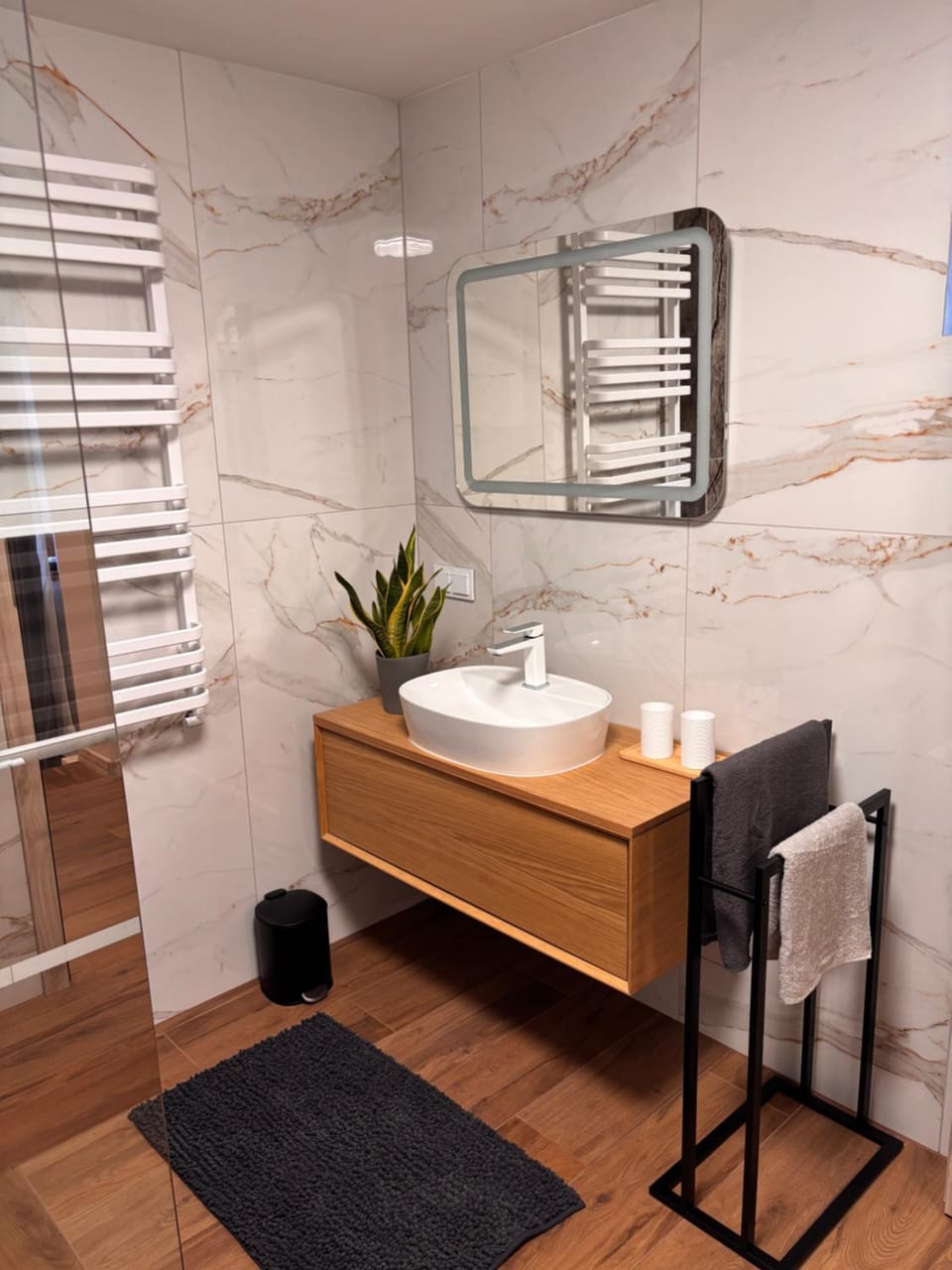Bathroom, towels
