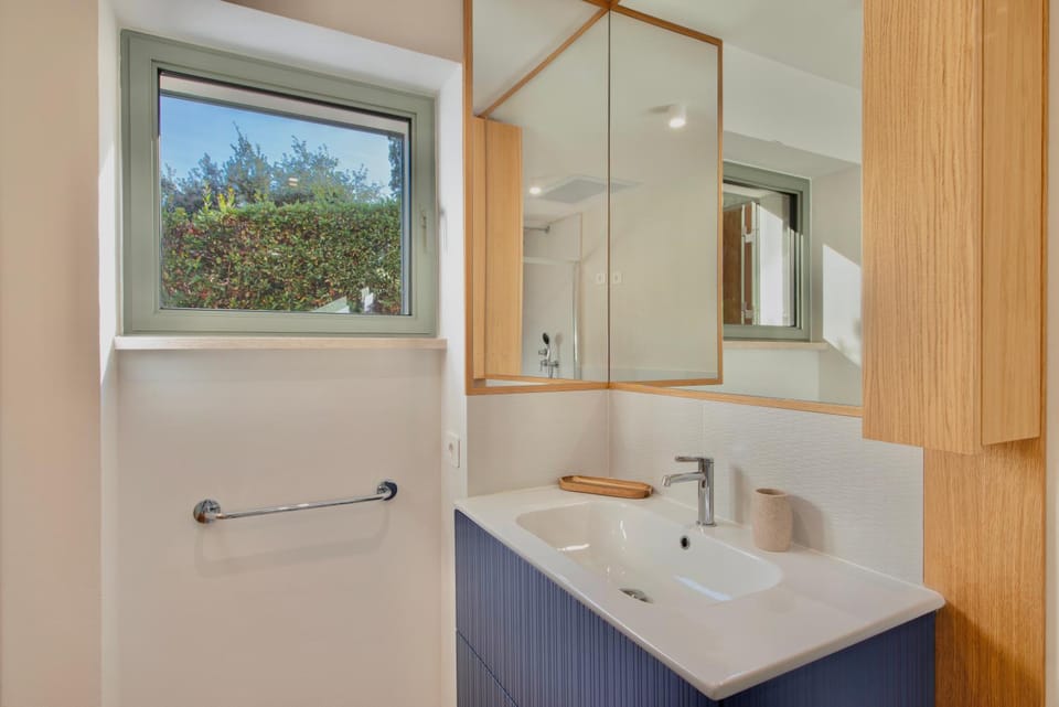 Shower, Bathroom, towels
