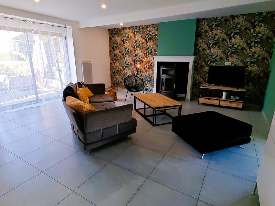 Communal lounge/ TV room, Living room