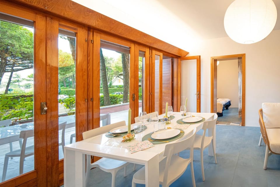 Living room, Dining area, Garden view