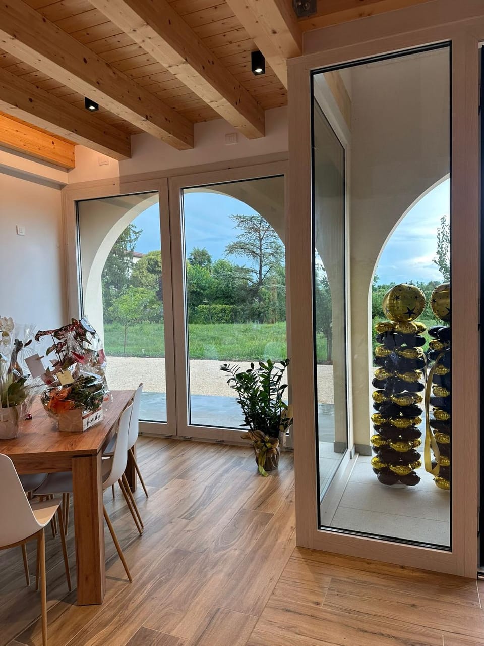 Communal lounge/ TV room, Dining area, Garden view
