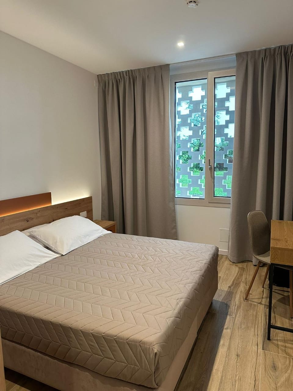 People, Bedroom, Guests