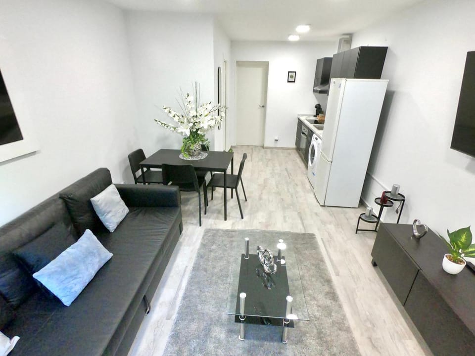 TV and multimedia, Kitchen or kitchenette, Seating area
