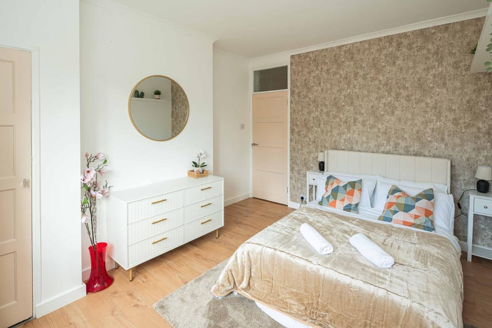 Bed, Bedroom