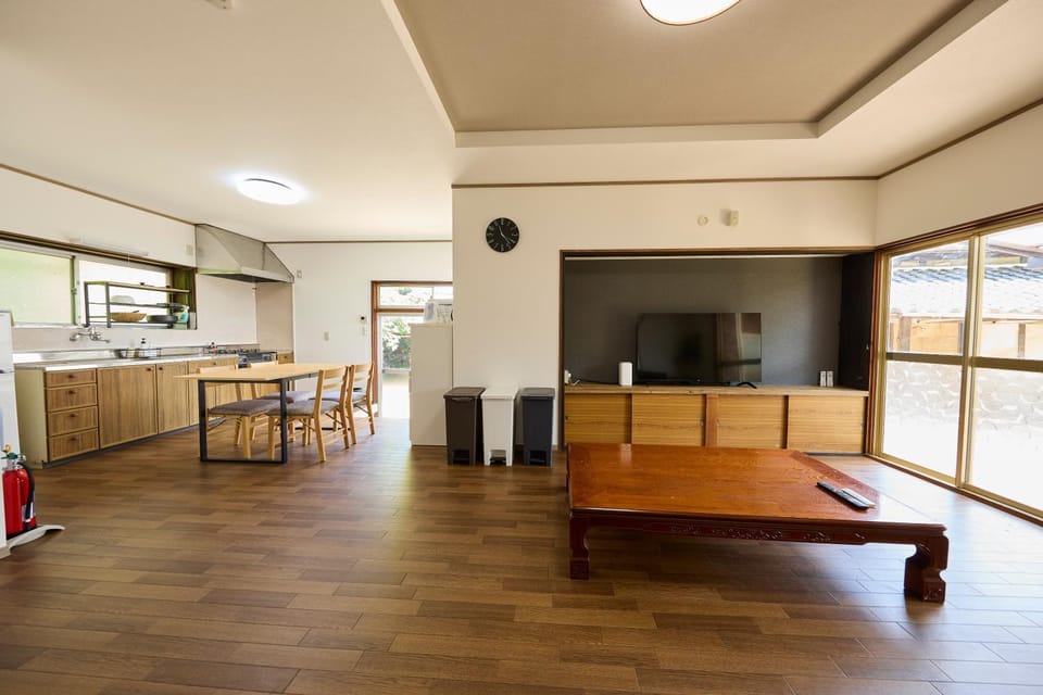 TV and multimedia, Kitchen or kitchenette, Living room