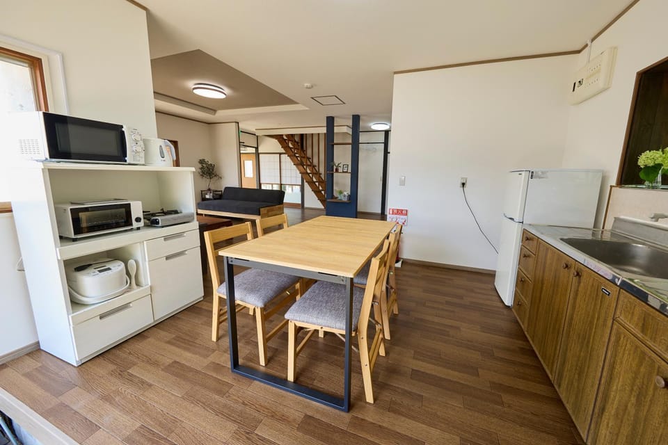Kitchen or kitchenette, Dining area, stove, toaster