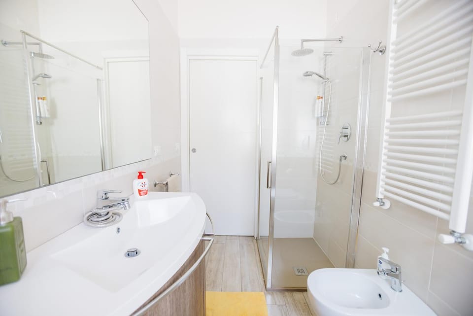 Ampio appartamento in centro Pescaramare Apartment in Pescara