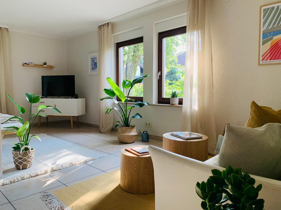 TV and multimedia, Living room, Seating area, Evening entertainment