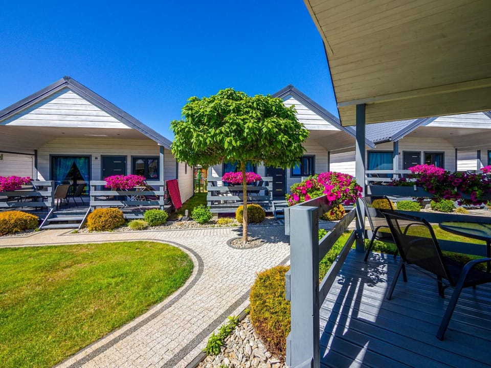 Property building, Spring, Day, Garden