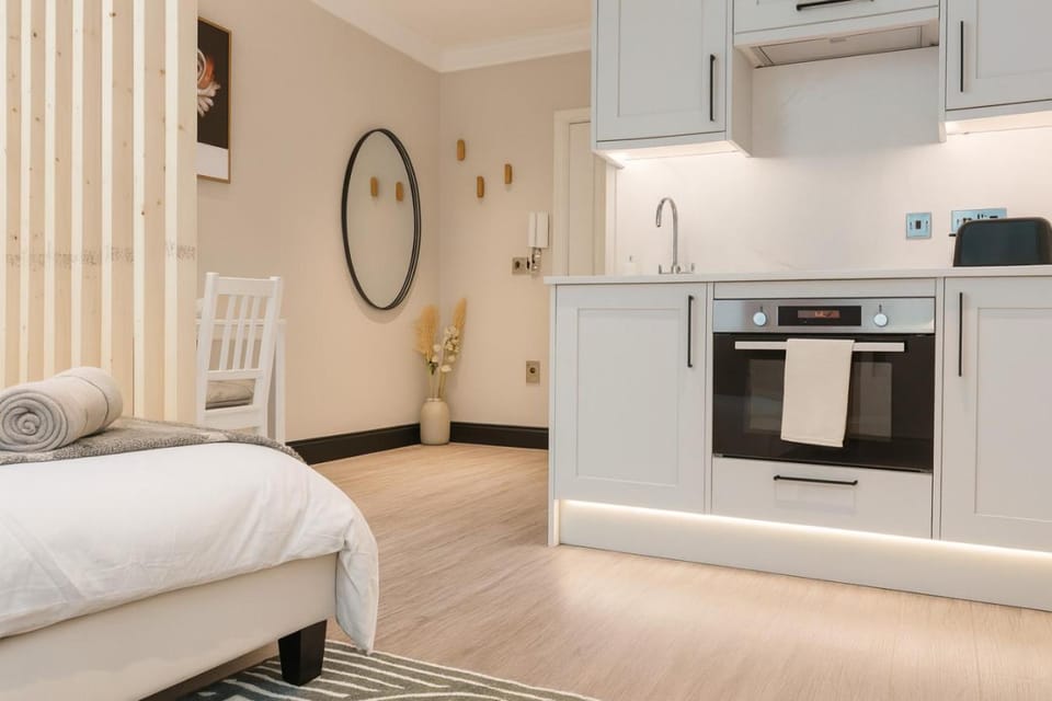 Royal Oakwood Studio 1 Bed Brighton Sleeps 2 Apartment in Hove