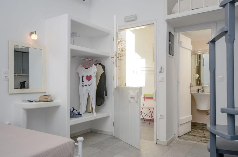 Bathroom, Photo of the whole room, wardrobe