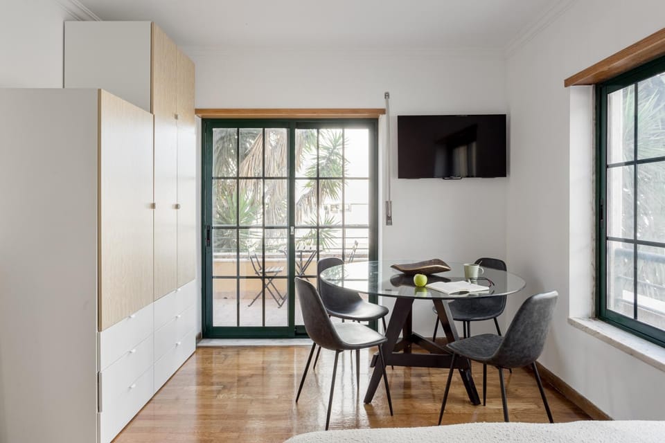 Bright Studio with Balcony in Central Cascais Apartment in Cascais