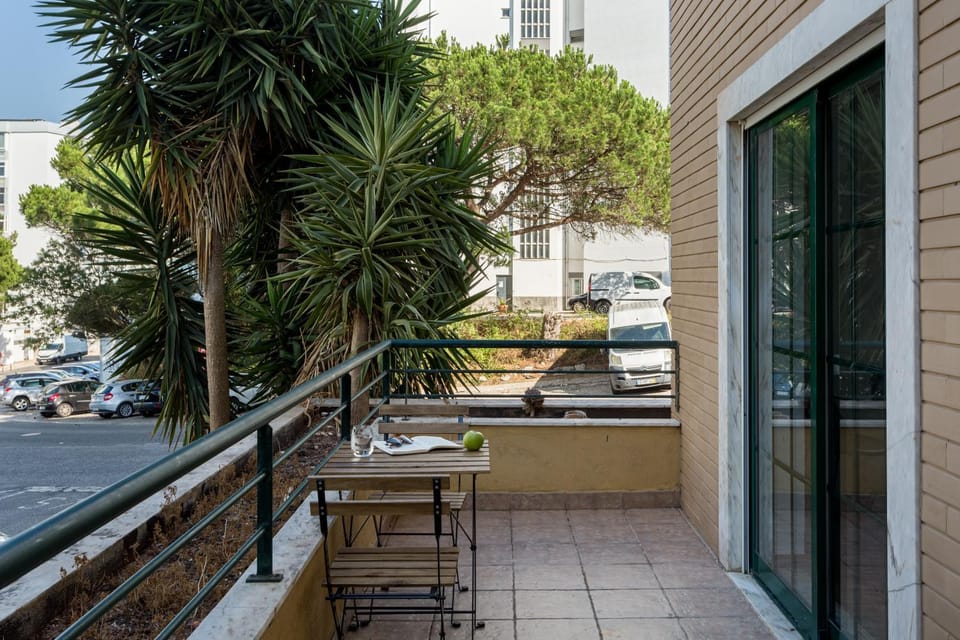 Bright Studio with Balcony in Central Cascais Apartment in Cascais
