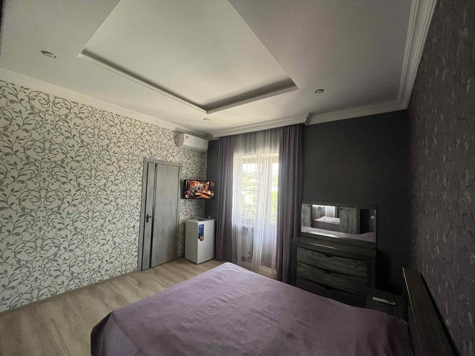 Bed, TV and multimedia, Kitchen or kitchenette, Photo of the whole room, Bedroom, hair dresser, minibar, air conditioner