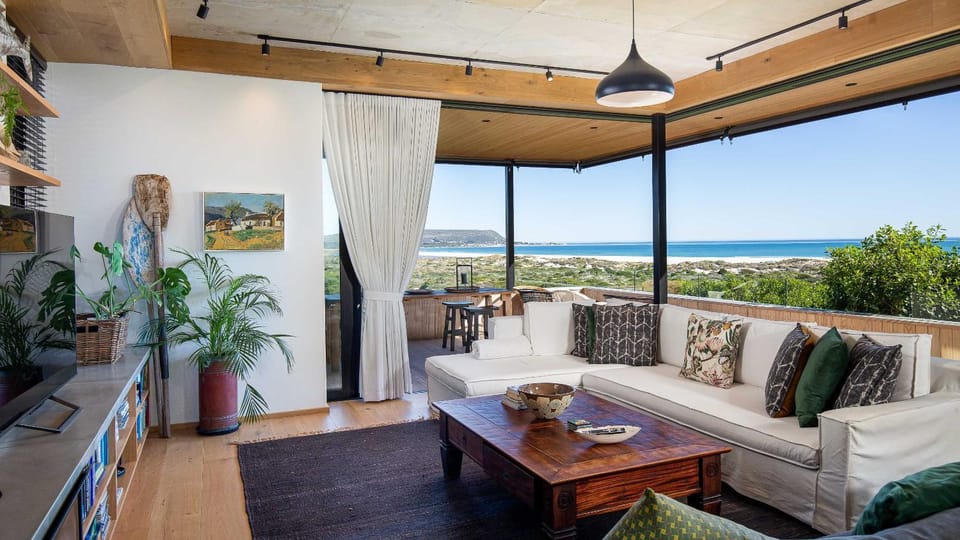 Natural landscape, View (from property/room), Balcony/Terrace, Living room, Seating area, Sea view