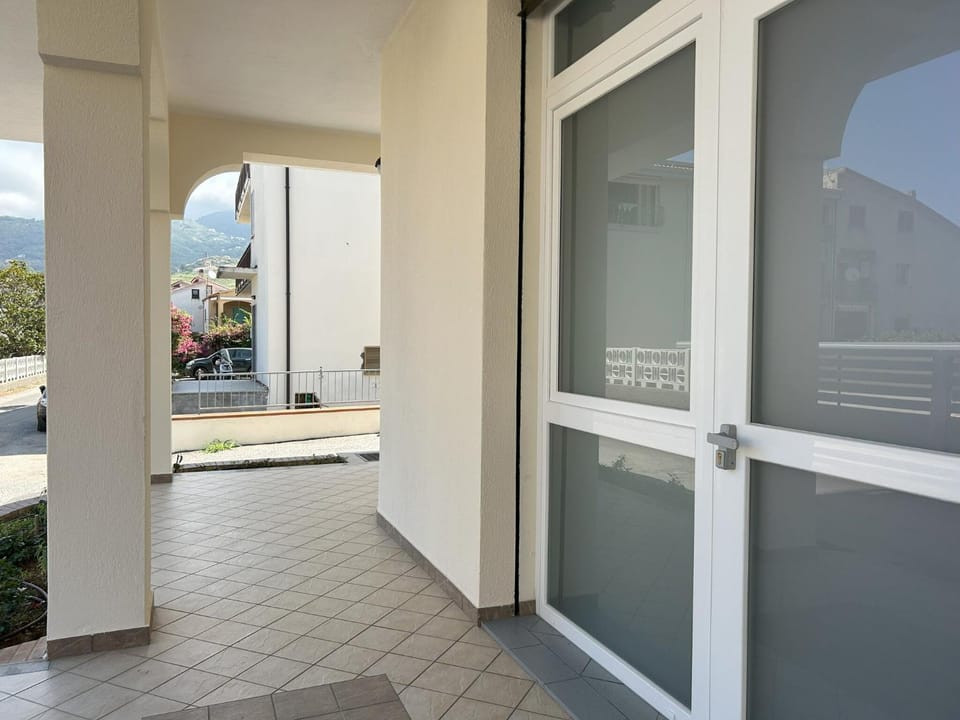 Facade/entrance, Spring, Summer, Autumn