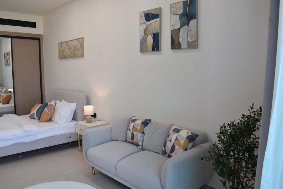 Binghatti Dusk Studio with Gym &Pool Apartment in Dubai