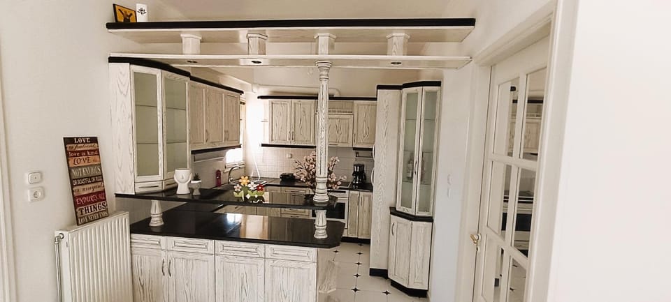 Kitchen or kitchenette, minibar, oven, pet friendly, stove