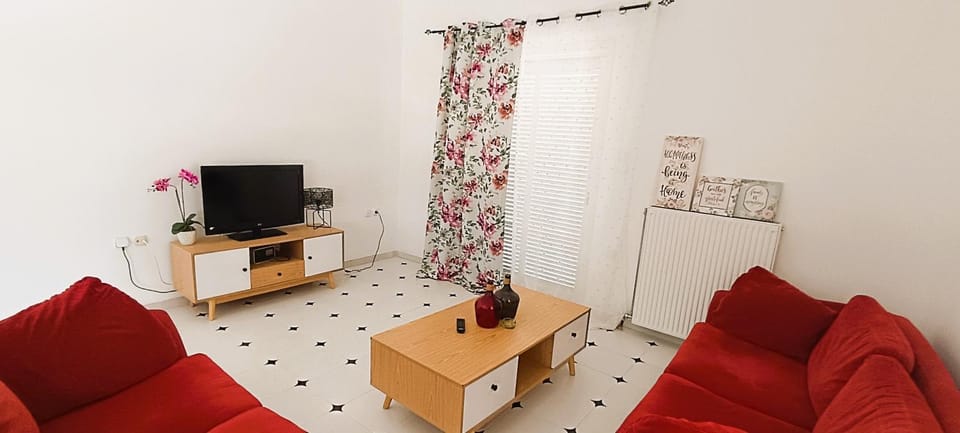 Communal lounge/ TV room, TV and multimedia, Living room, Seating area, Evening entertainment