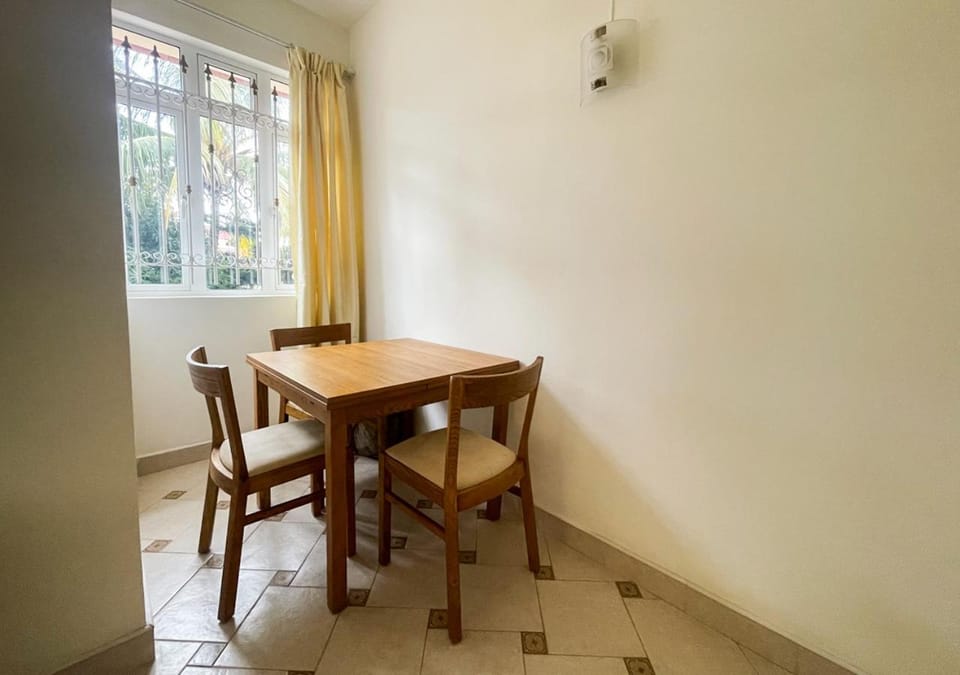 TV and multimedia, Seating area, Dining area