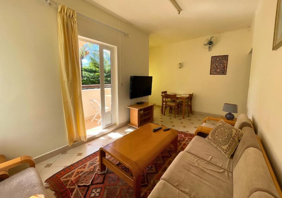 TV and multimedia, Living room, Seating area, Evening entertainment