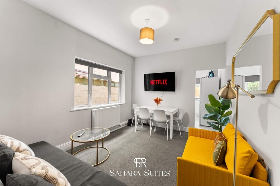 TV and multimedia, Living room, Seating area, Dining area, Evening entertainment