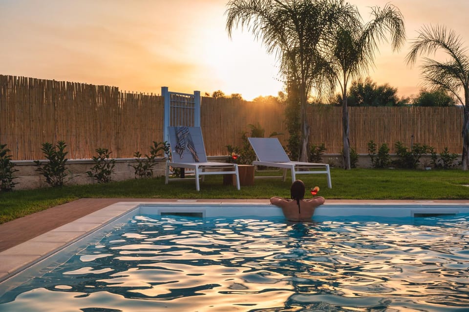 Day, People, Natural landscape, Pool view, Swimming pool, Sunrise, Sunset, sunbed