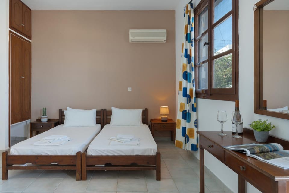 Property building, Living room, Bedroom