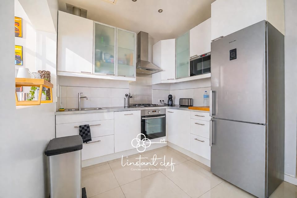 Coffee/tea facilities, Kitchen or kitchenette, dishwasher, oven, stove, toaster