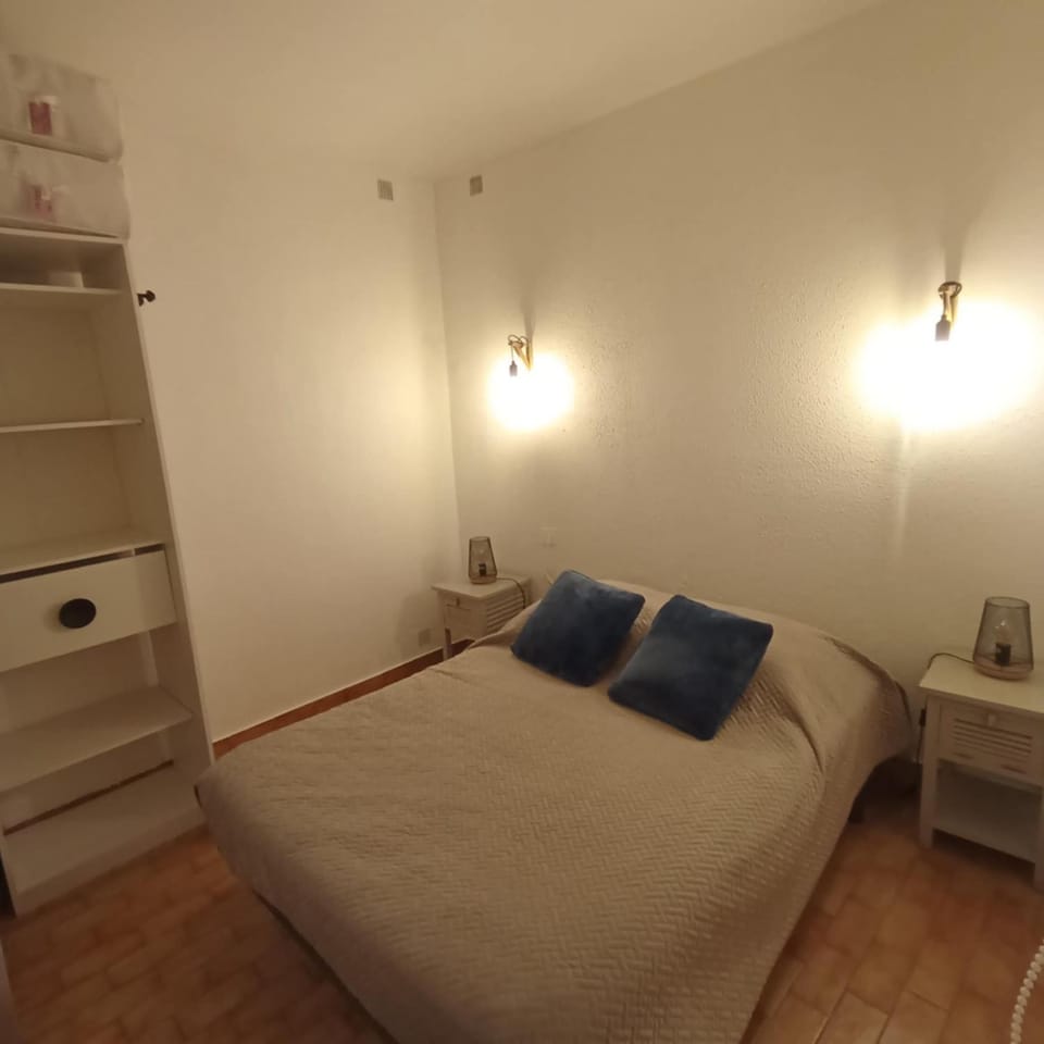 Bed, Bedroom, storage