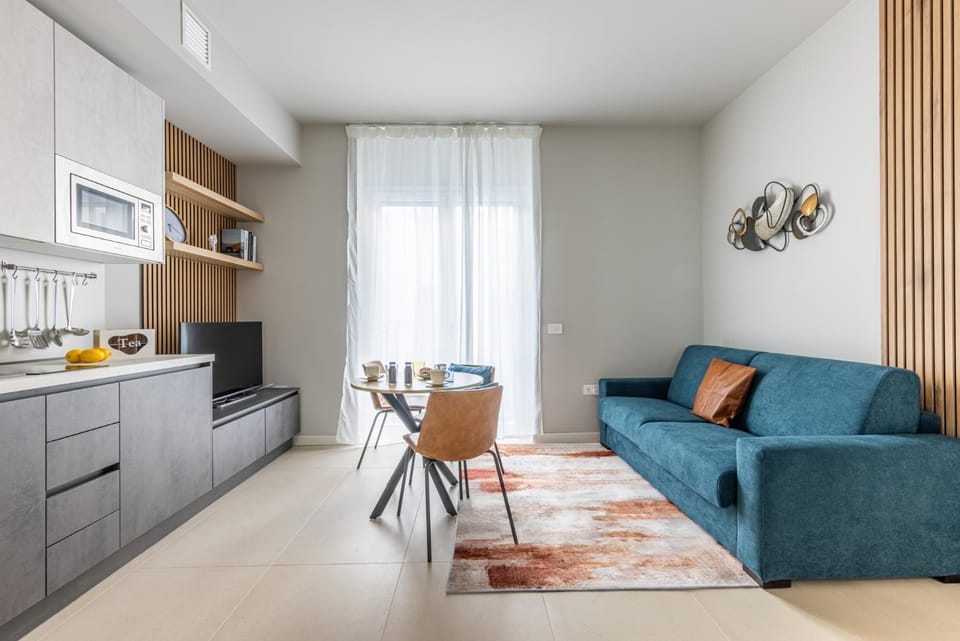 TV and multimedia, Living room, Dining area, microwave, kitchen