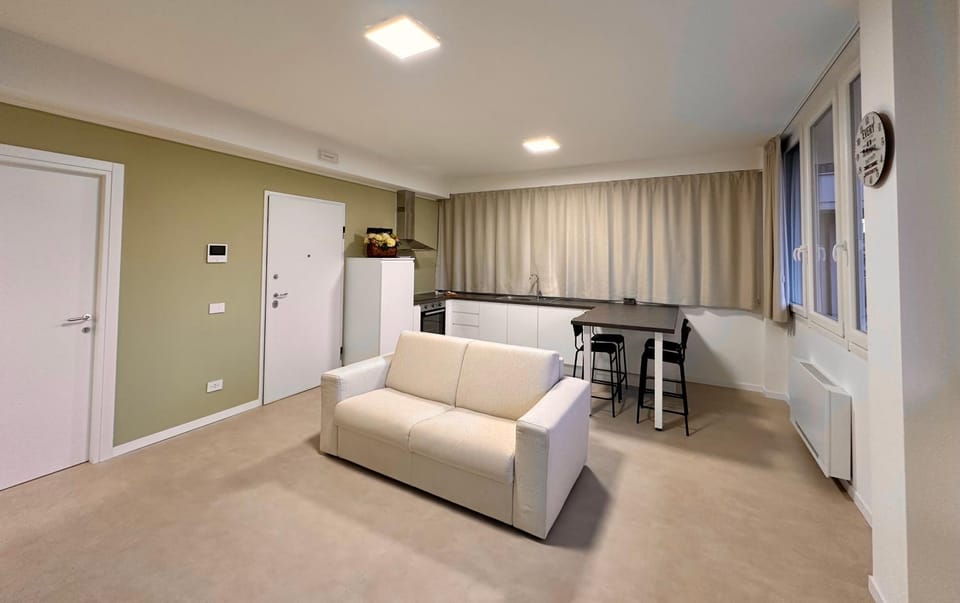 Kitchen or kitchenette, Living room, Seating area, Dining area