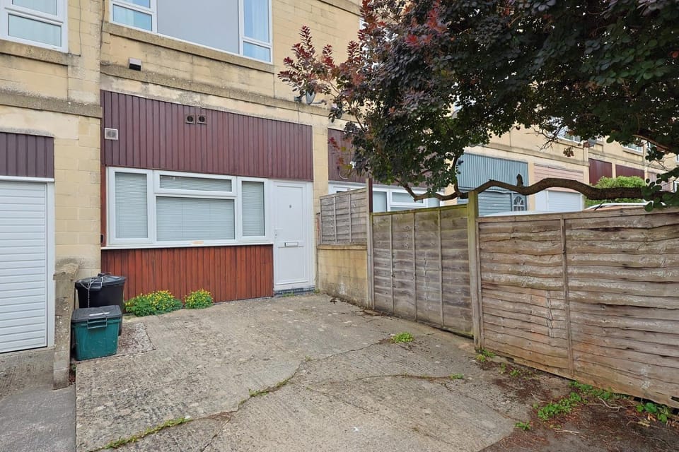 Chic Bath Flat for Couples with Free Parking! Apartment in Bath