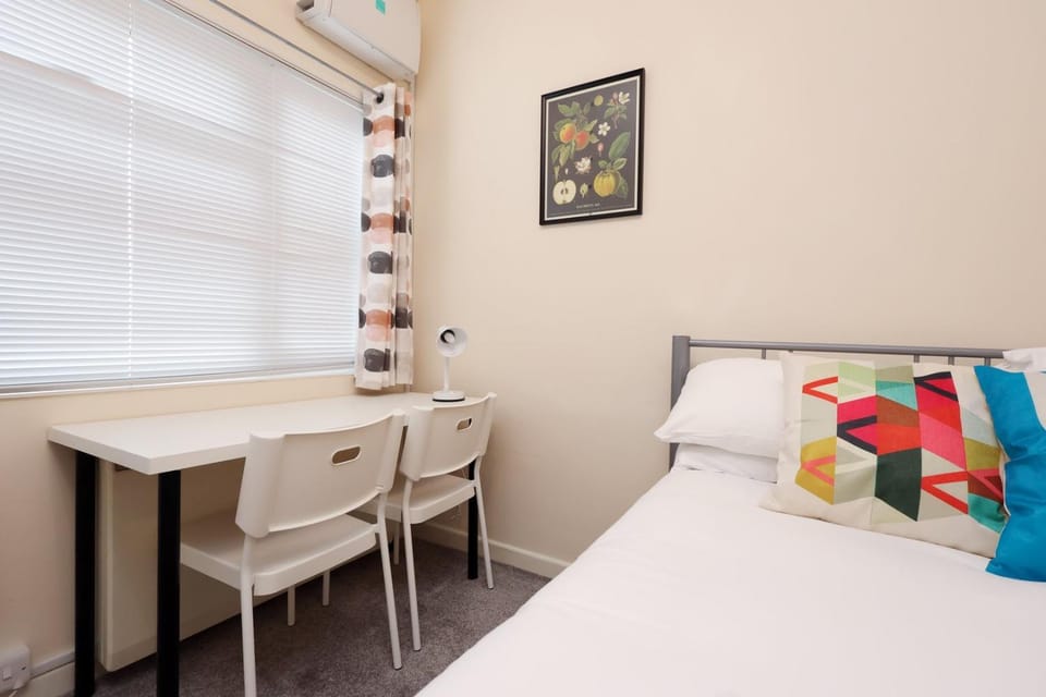 Chic Bath Flat for Couples with Free Parking! Apartment in Bath