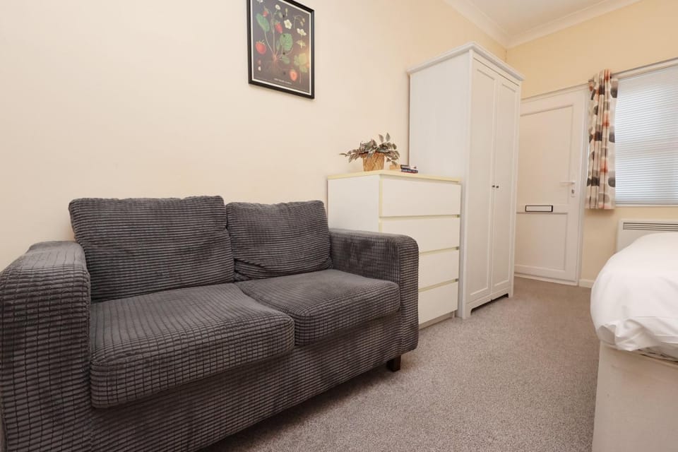 Chic Bath Flat for Couples with Free Parking! Apartment in Bath