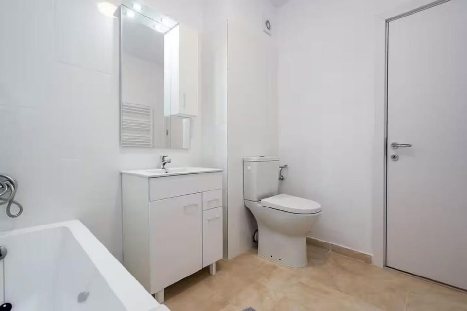 Green Heaven Apartment 2106 - Underground Parking & Self Check-in Apartment in Bucharest