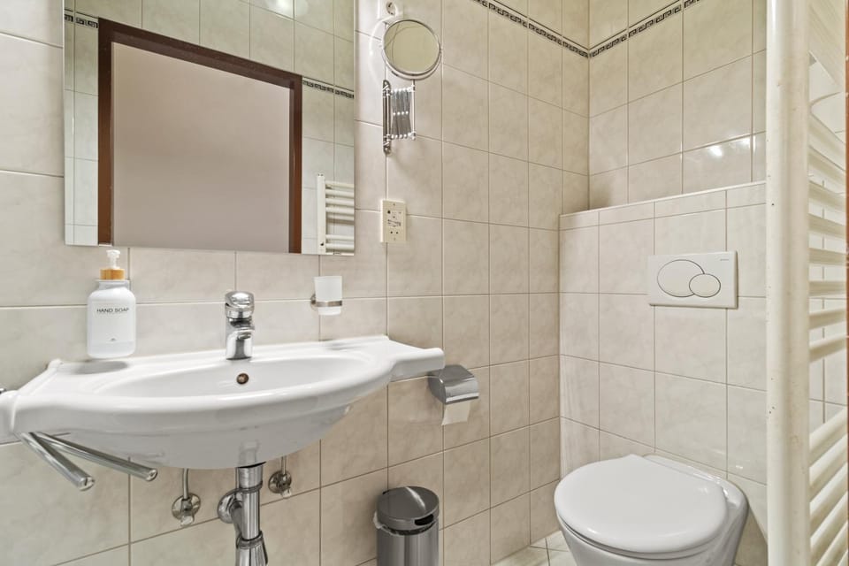 Meidling Rooms I 1 Min to U6 I Self Check In Hotel in Vienna