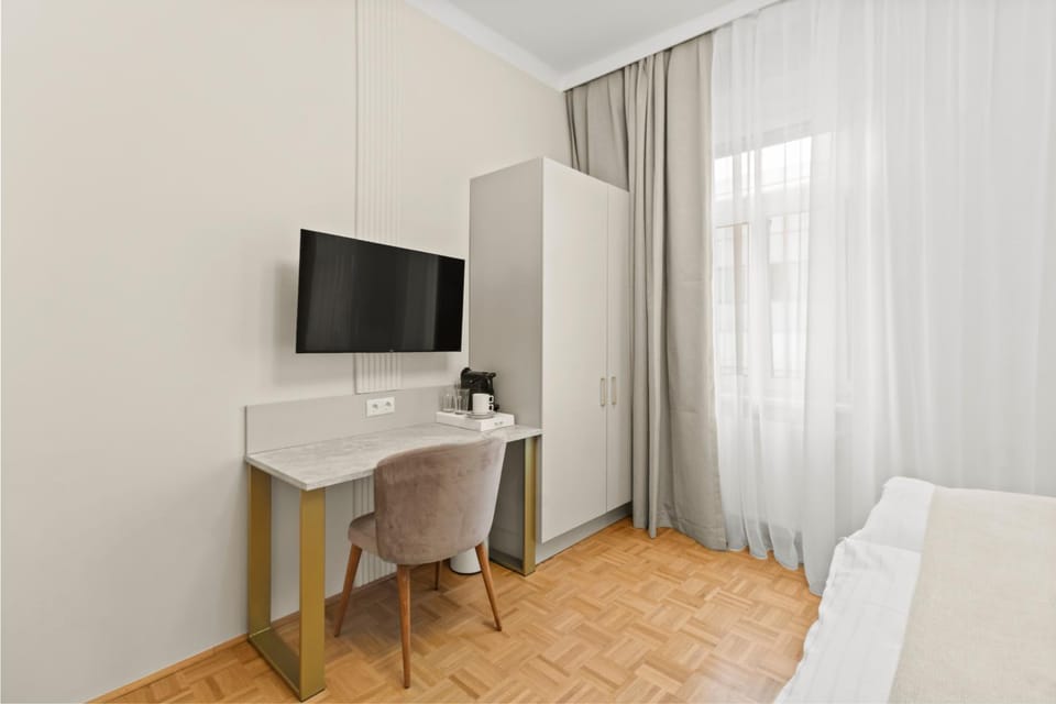 Meidling Rooms I 1 Min to U6 I Self Check In Hotel in Vienna