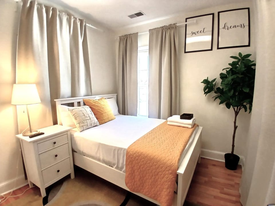Impressive Private Room in Washington DC Bed and Breakfast in Silver Spring