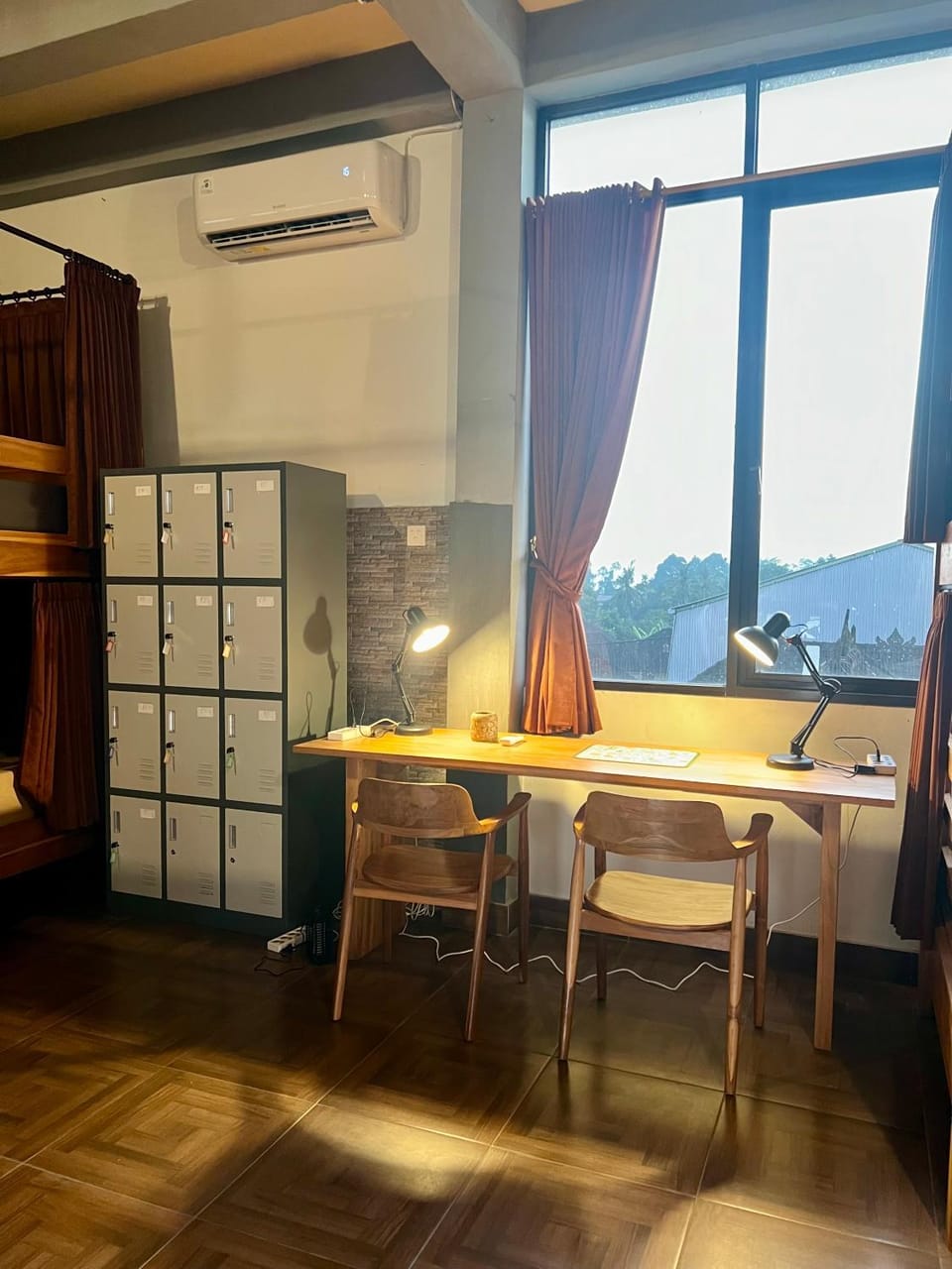 Fitness centre/facilities, locker, air conditioner