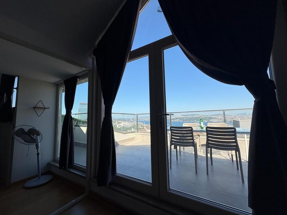 Luxury Penthouse, Sea View&Terrace, AC,Lift,Taksim Apartment in Istanbul