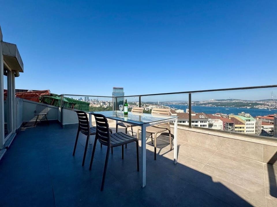 Luxury Penthouse, Sea View&Terrace, AC,Lift,Taksim Apartment in Istanbul
