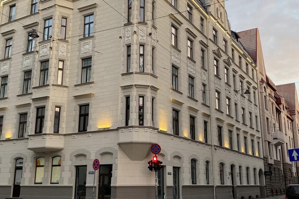 Property building, Neighbourhood, Street view, Location