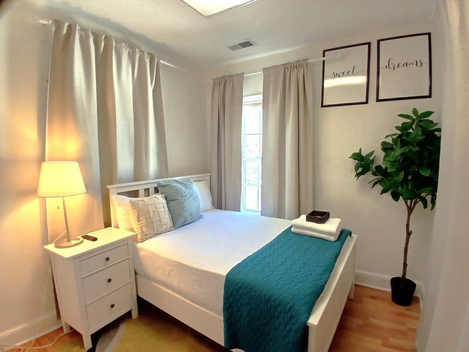 Outstanding Private Room in Washington DC Bed and Breakfast in Silver Spring