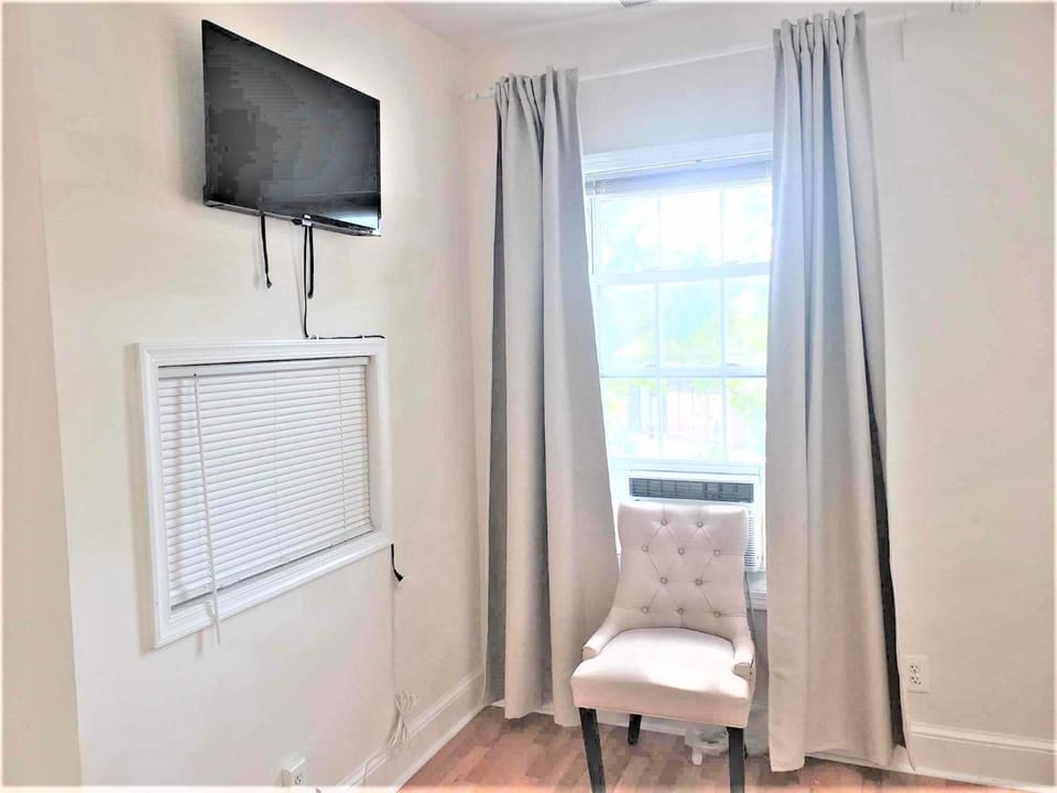 Outstanding Private Room in Washington DC Bed and Breakfast in Silver Spring