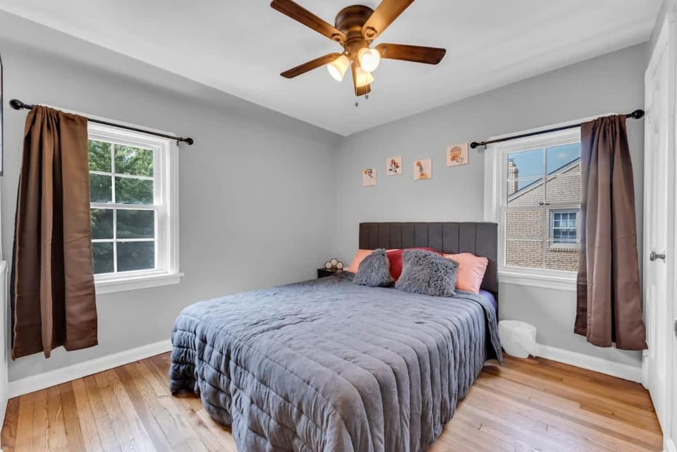 Brooklyn Townhome 9 Miles to Downtown House in Brooklyn