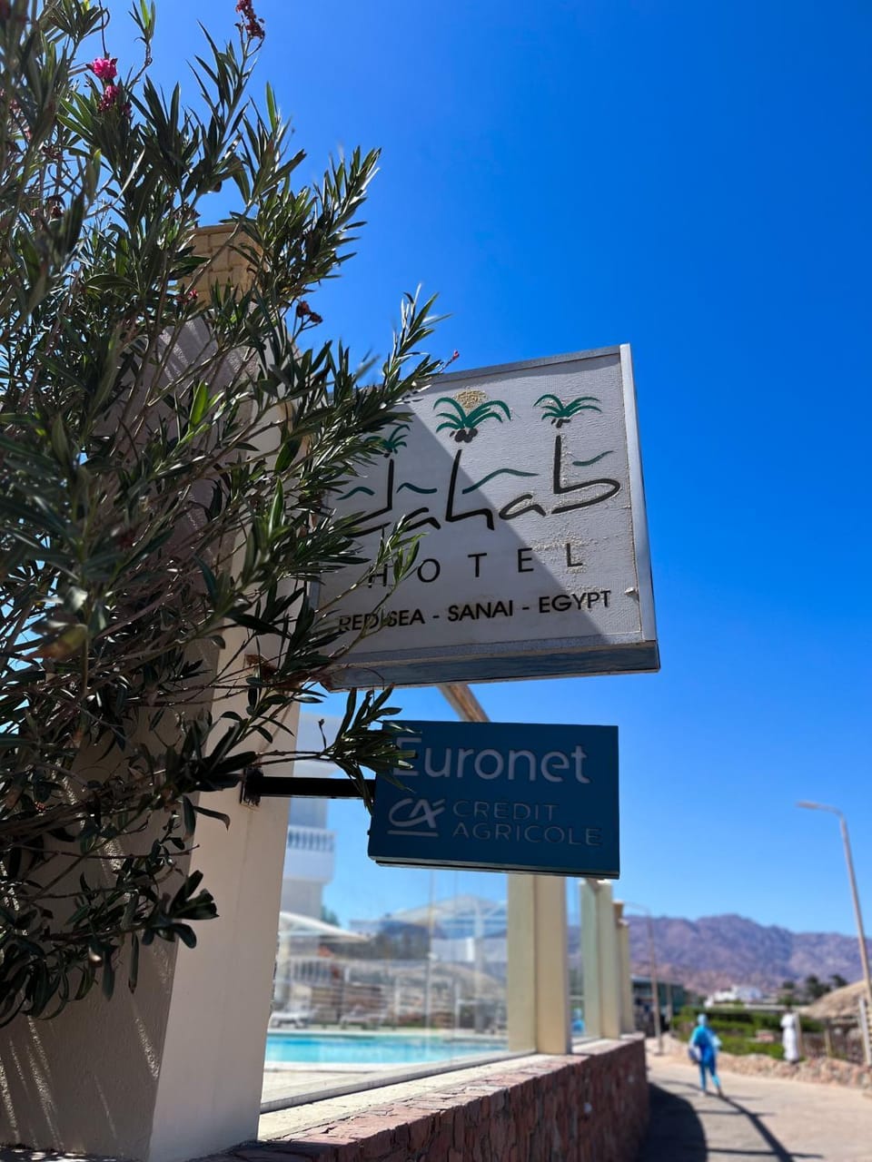 Day, Property logo or sign, Natural landscape, Logo/Certificate/Sign, Text overlay, Mountain view, Pool view, Swimming pool, Certificate/Award