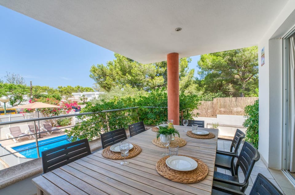 Restaurant/places to eat, Balcony/Terrace, Swimming pool
