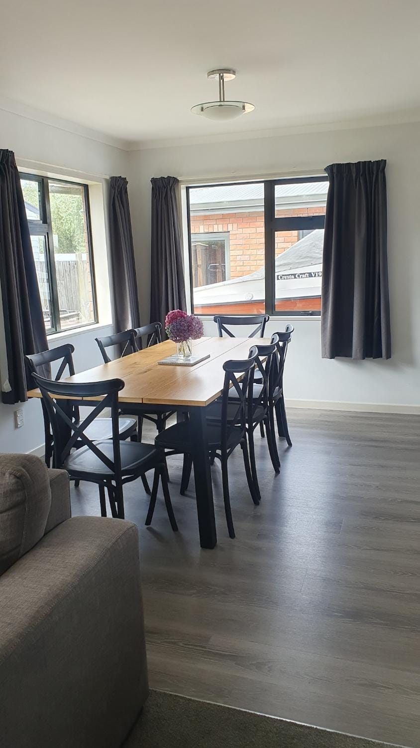 Spacious on Sarita House in Otago